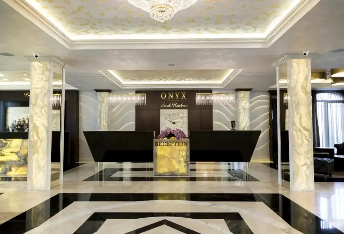 Lobby hotelu Onyx Beach Residence