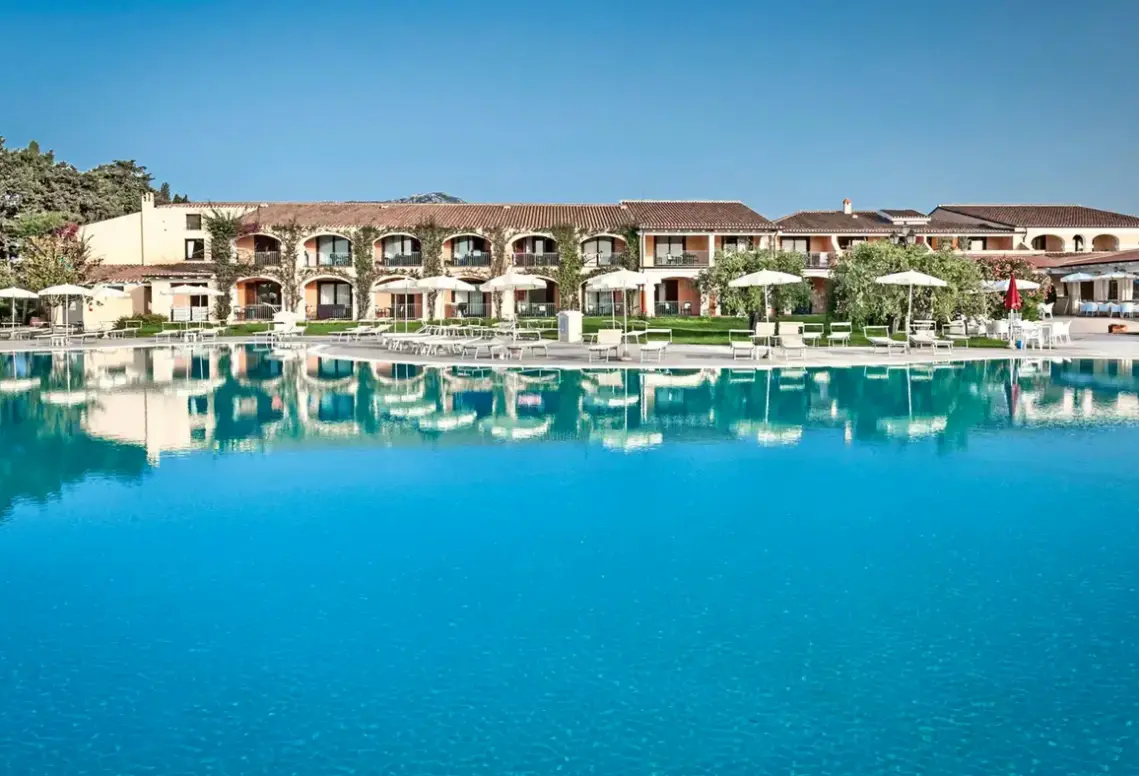 Basen w hotelu Orosei Beach (ex Sentido)