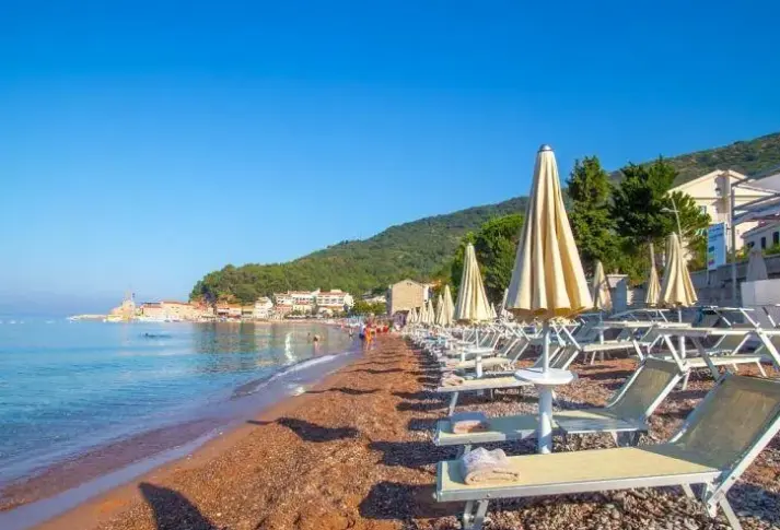 Plaża przy hotelu Palas (Petrovac)