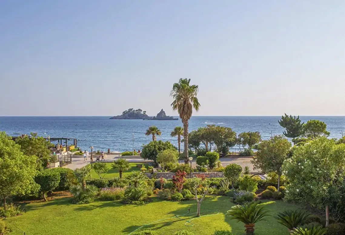 Widok z hotelu Palas (Petrovac)