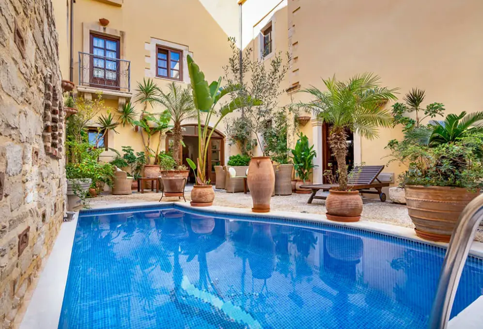 Basen w hotelu Palazzino di Corina
