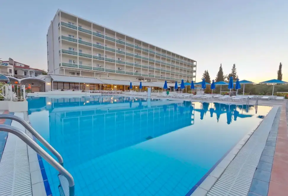 Basen w hotelu Palmariva Beach (ex. Bomo Palmariva Beach)
