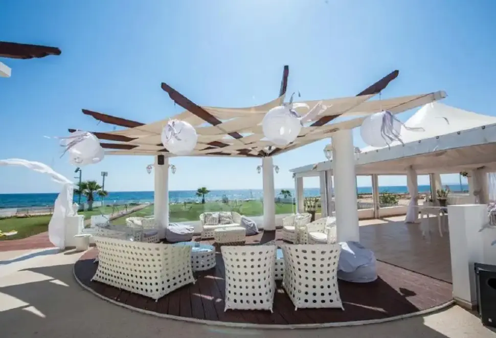 Basen w hotelu Pierre Anne Beach (Ayia Napa)