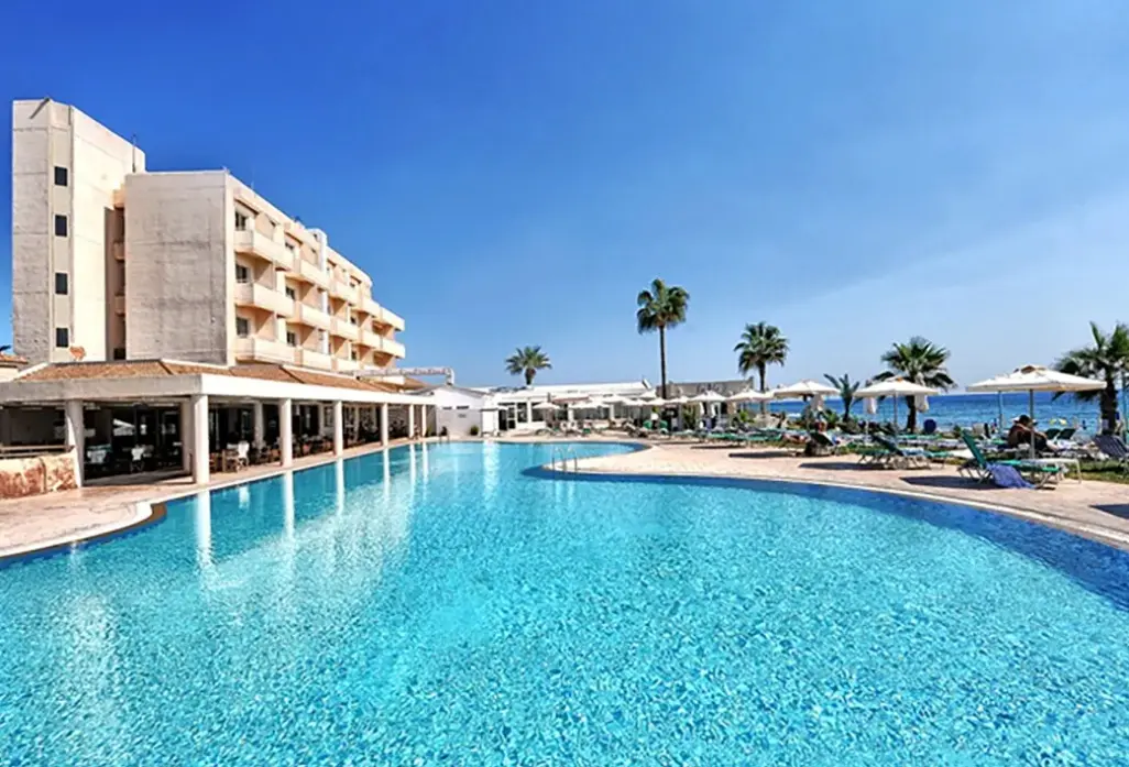 Basen w hotelu Pierre Anne Beach (Ayia Napa)