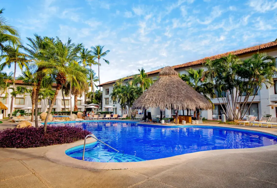 Basen w hotelu Plaza Pelicanos (Puerto Vallarta)