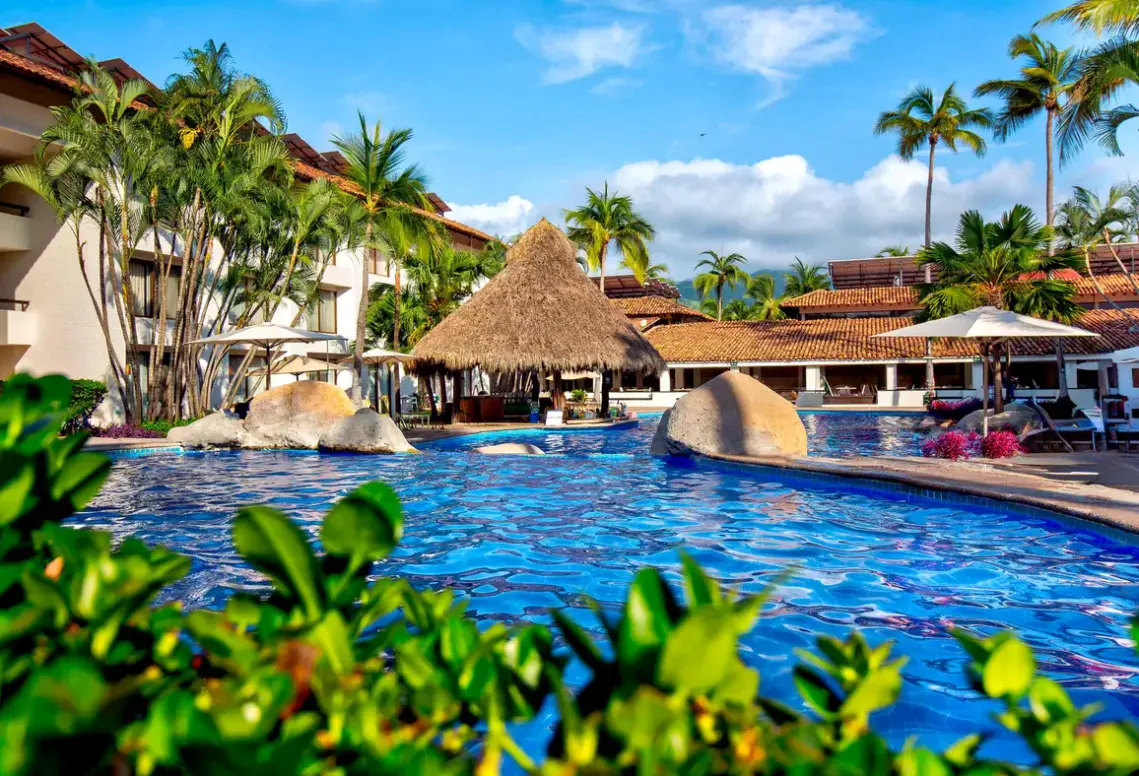 Basen w hotelu Plaza Pelicanos (Puerto Vallarta)