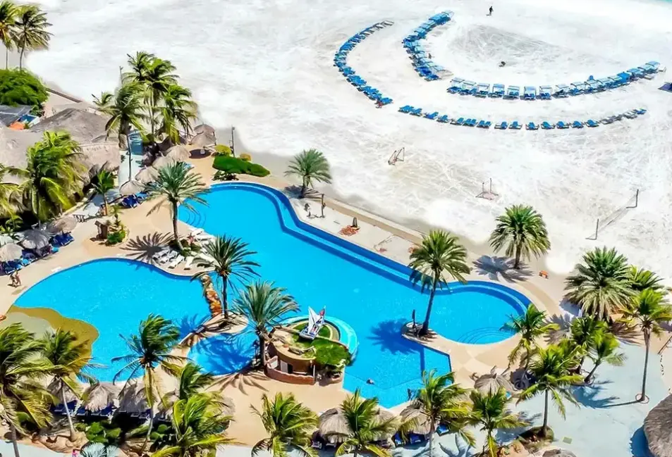 Basen w hotelu Punta Blanca