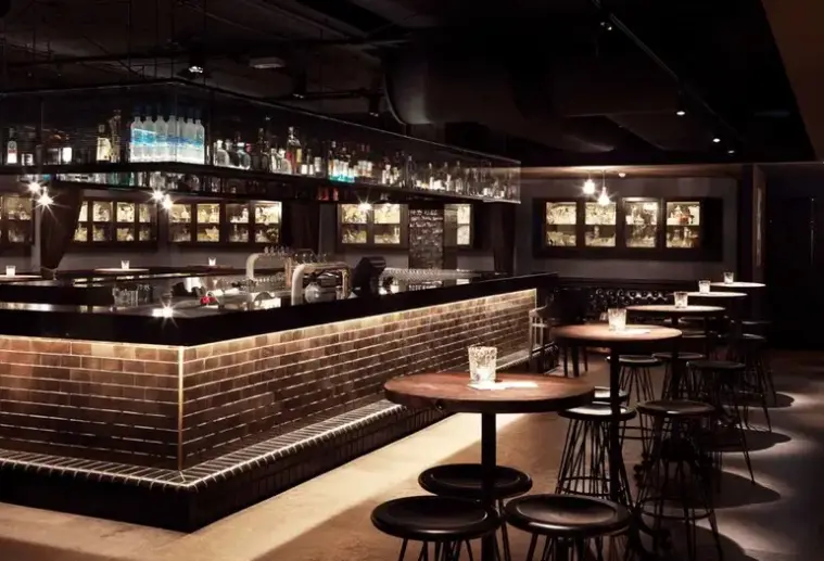 Restauracja i jedzenie w hotelu QT Canberra (ex. Rydges Lakeside Canberra)
