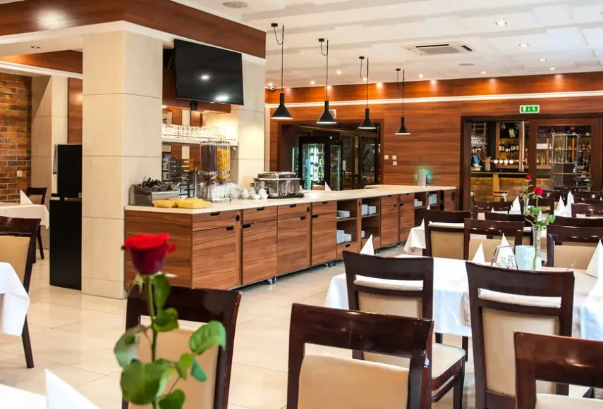 Restauracja i jedzenie w hotelu Rad (Grudziądz)