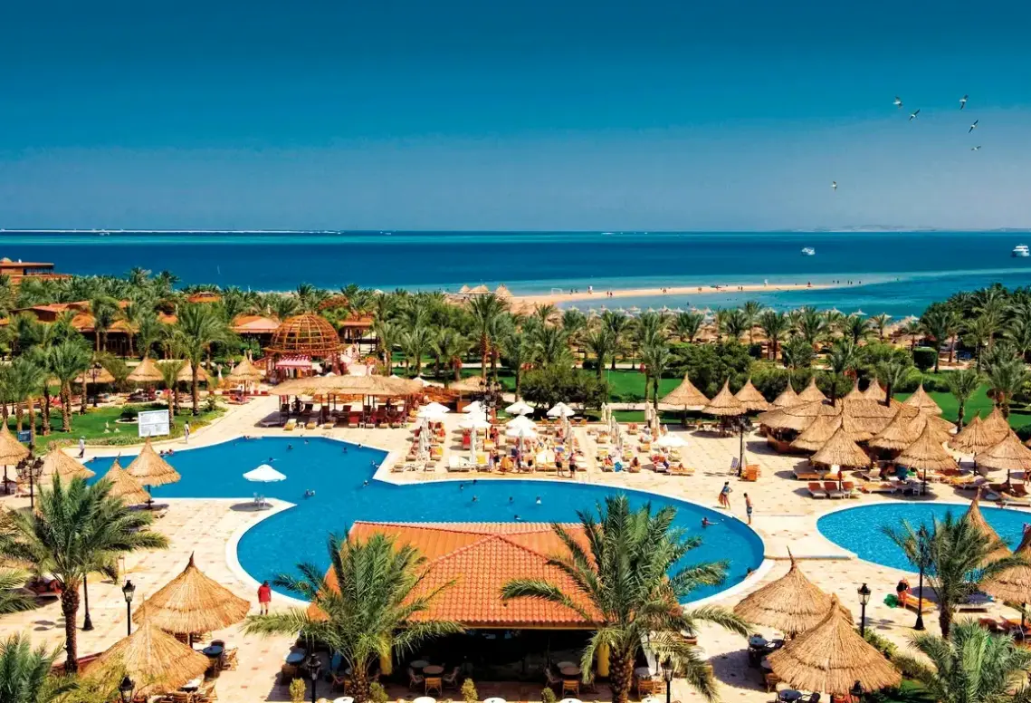 Basen w hotelu Red Sea Siva Grand Beach