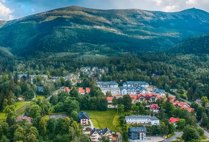 Widok z hotelu Rezydencja Maria (ex. Rezydencja Trojan)
