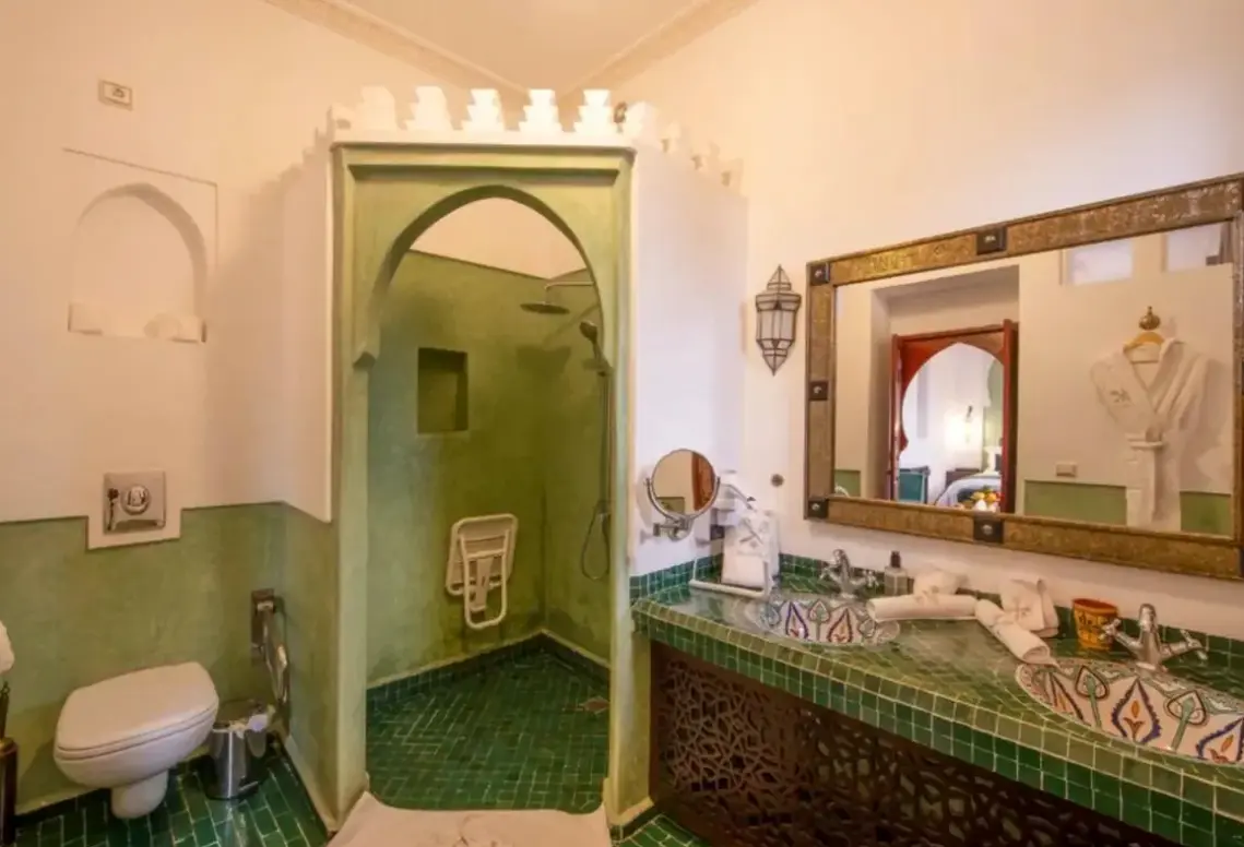Łazienka w pokoju hotelu Riad La Cle d' Or