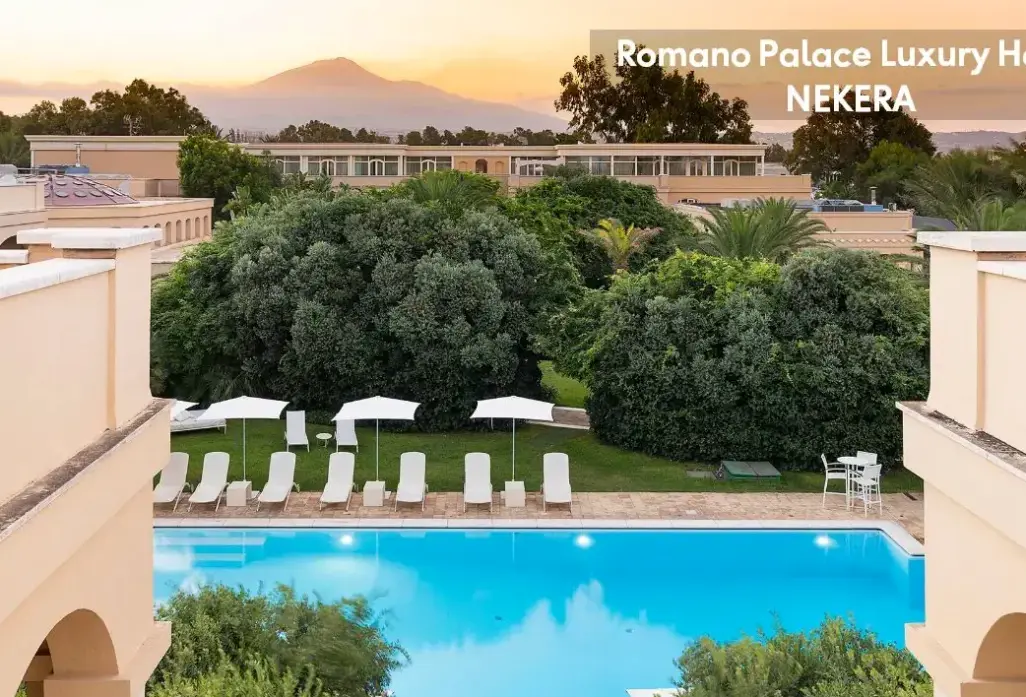 Basen w hotelu Romano Palace (Katania)
