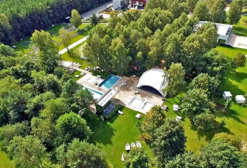 Basen w hotelu Rosevia Resort & SPA
