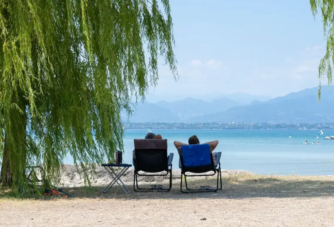 Plaża przy hotelu San Francesco Camping Village (Desenzano del Garda)