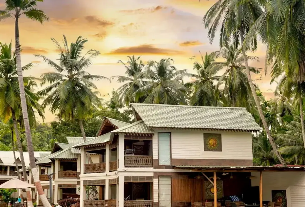 Hotel Sandyy Wavess Beach Resort