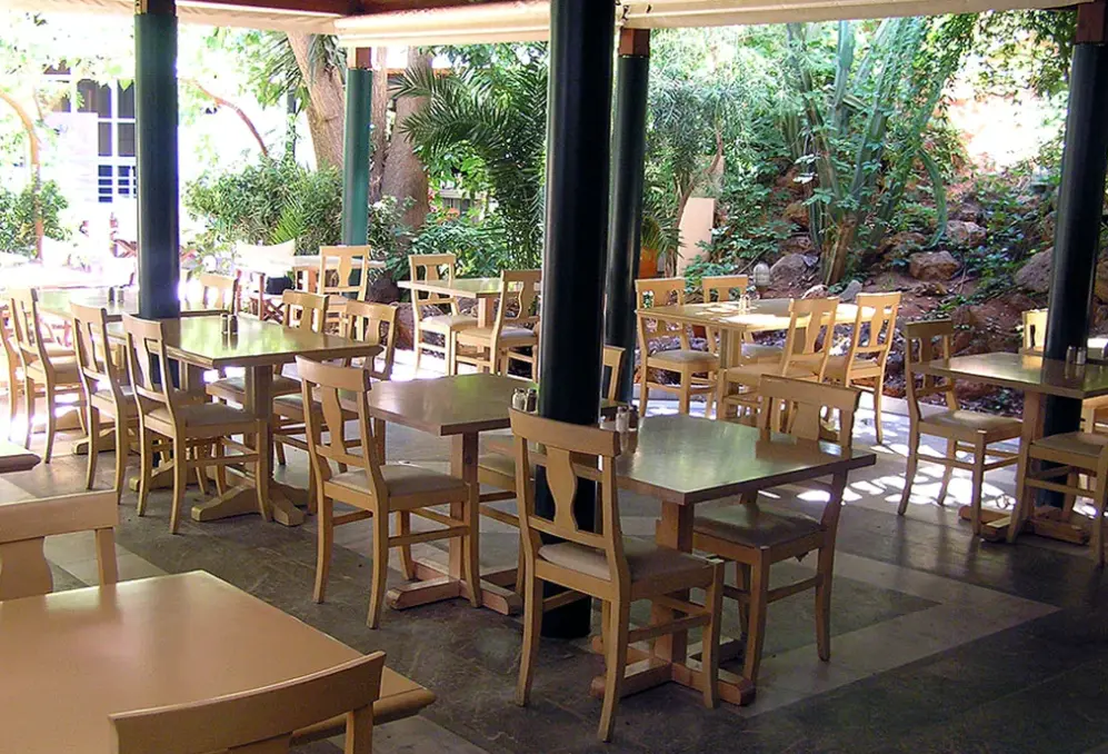 Restauracja i jedzenie w hotelu Santa Marina Unique