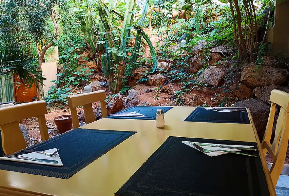Restauracja i jedzenie w hotelu Santa Marina Unique