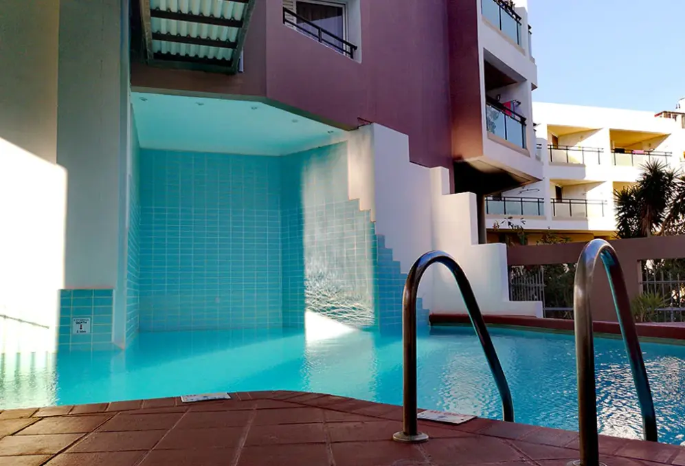Basen w hotelu Santa Marina Unique