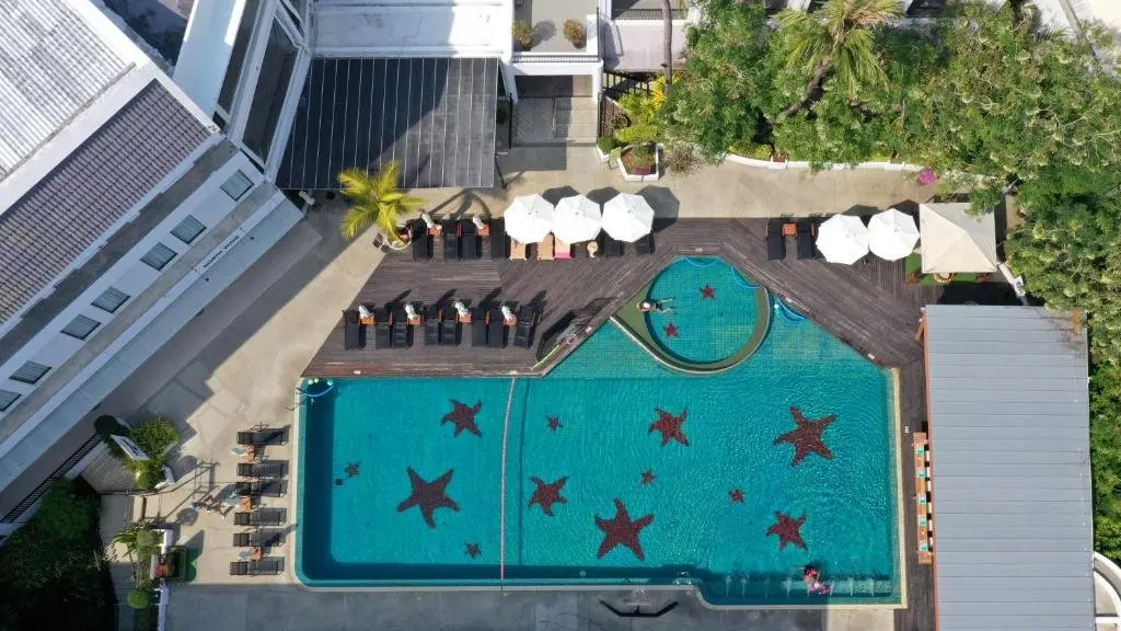 Basen w hotelu Sawaddi Patong Resort