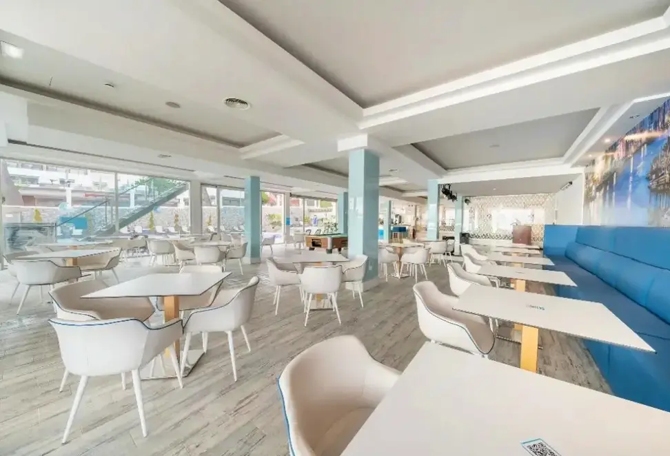 Restauracja i jedzenie w hotelu Seramar Comodoro Playa (Palma Nova)