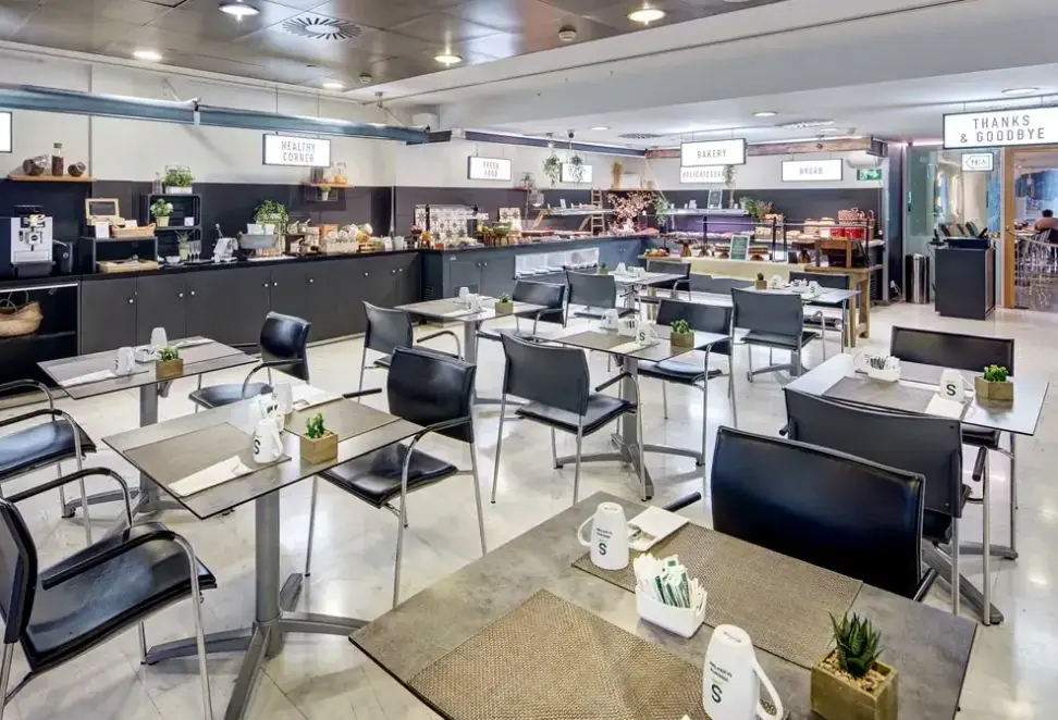 Restauracja i jedzenie w hotelu Sercotel Caspe