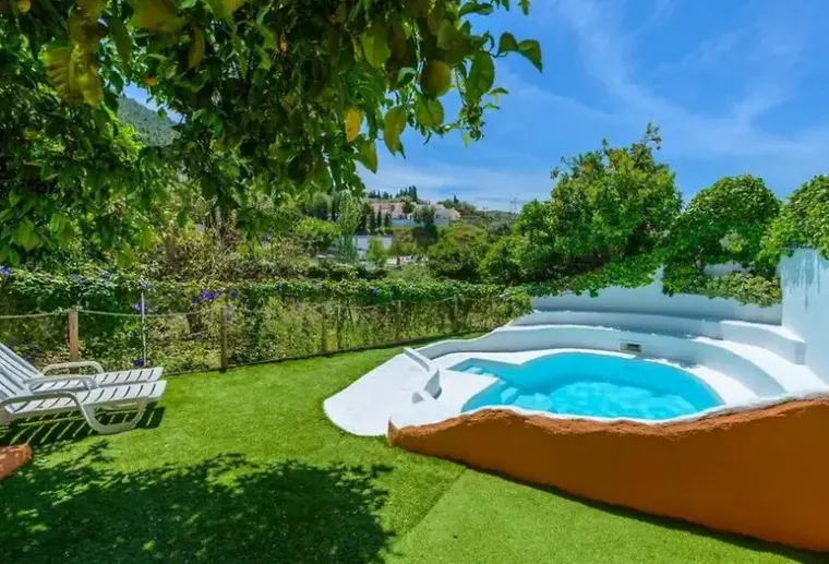 Basen w hotelu Sierra Tejeda