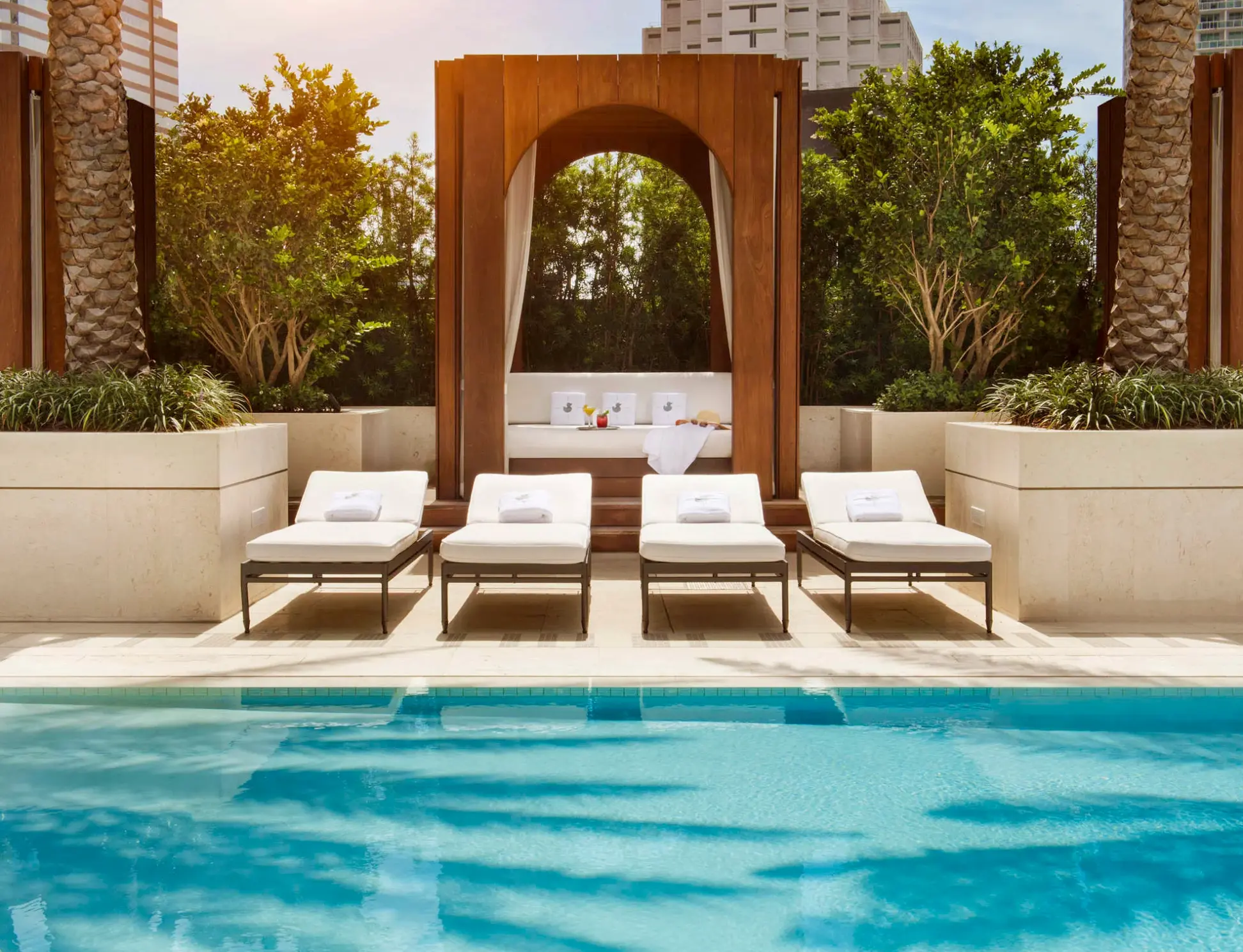 Basen w hotelu Sls Lux Brickell