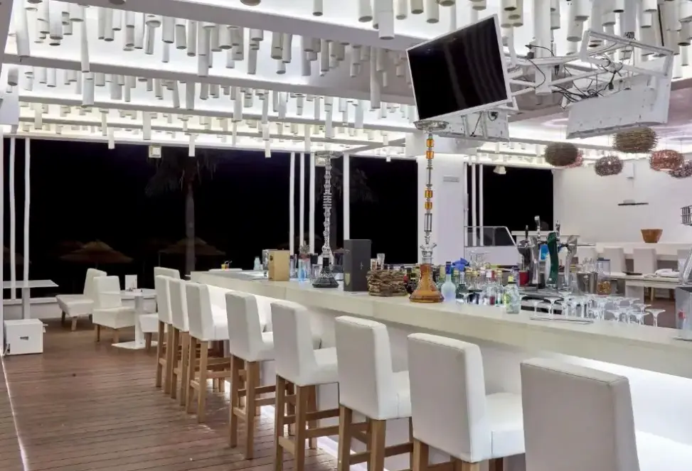 Restauracja i jedzenie w hotelu So White Club Resort