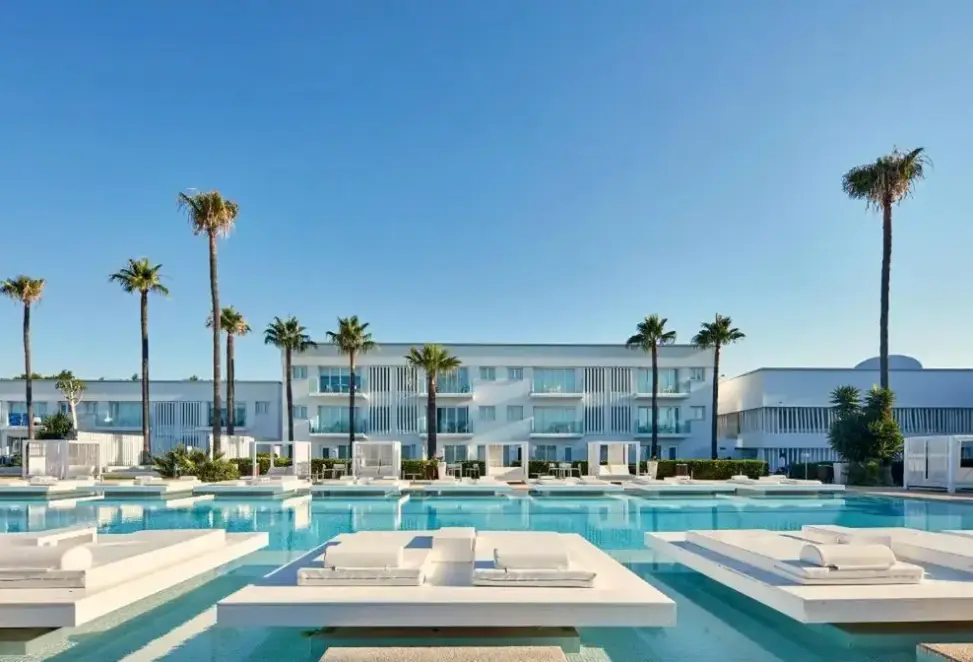 Hotel So White Club Resort