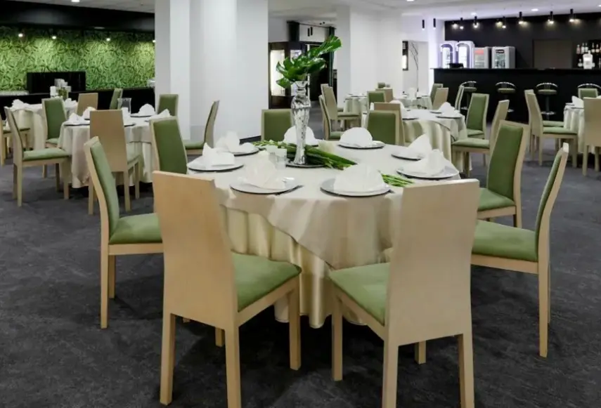 Restauracja i jedzenie w hotelu Sport (Belchatow)
