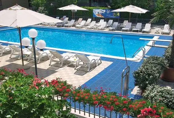 Basen w hotelu St. Moritz (Bellaria - Igea Marina)