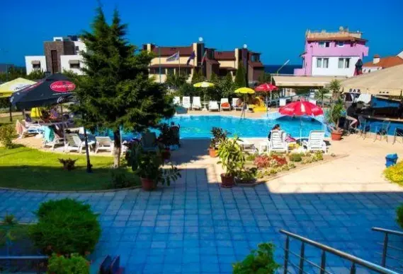 Basen w hotelu Sunny (Sozopol)
