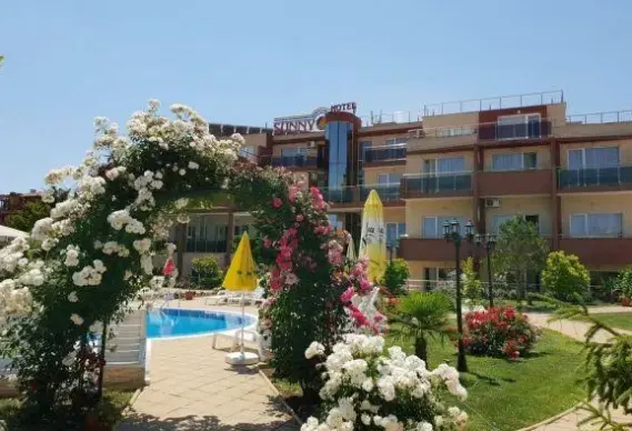 Basen w hotelu Sunny (Sozopol)