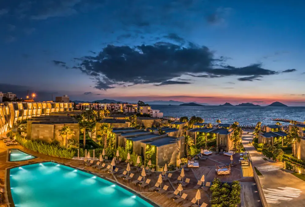 Basen w hotelu Swissotel Resort Bodrum
