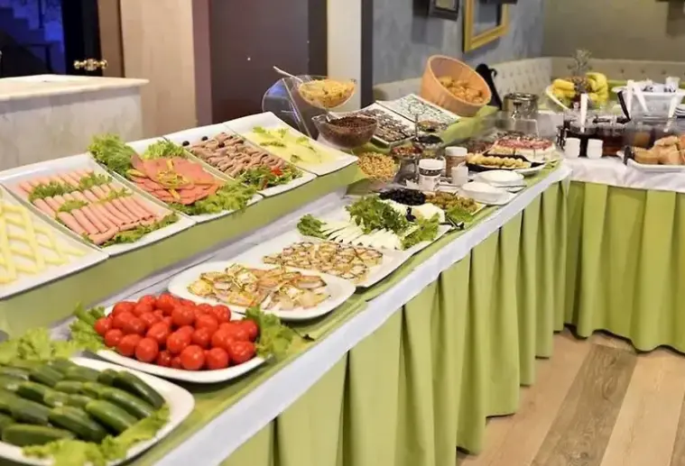 Restauracja i jedzenie w hotelu Teatro Boutique Hotel