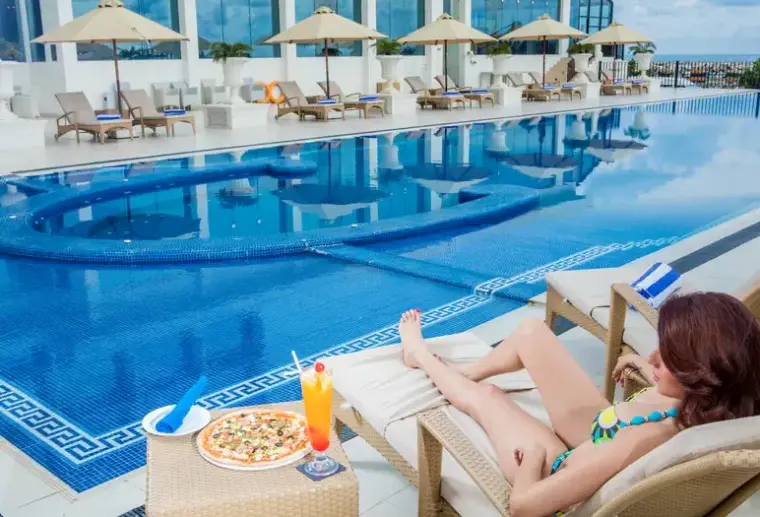 Basen w hotelu The Kingsbury
