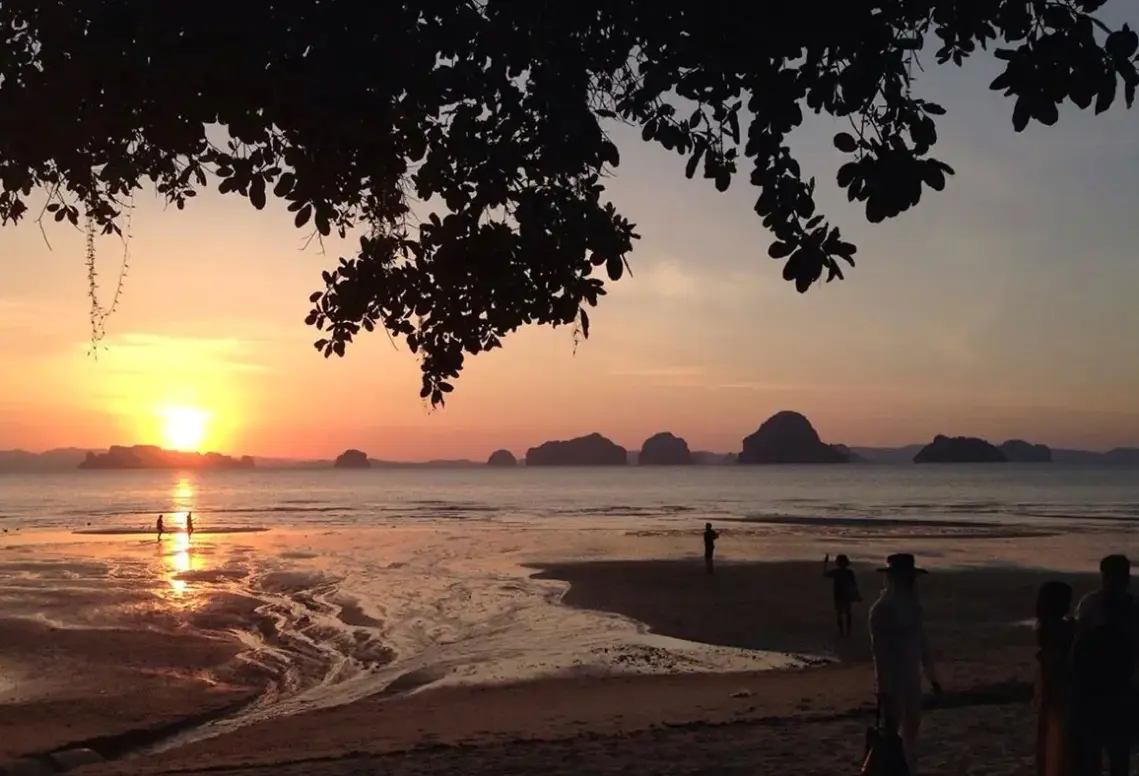 Plaża przy hotelu The Tubkaak Krabi Boutique Resort