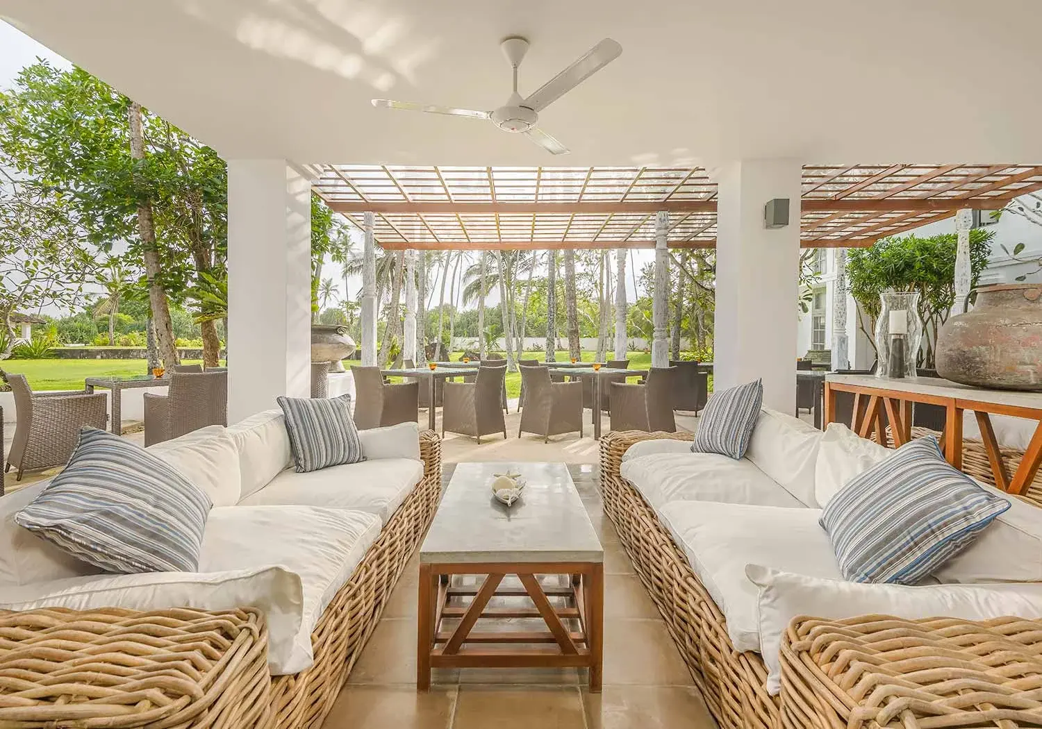 Lobby hotelu The Villa Bentota by KK Collection