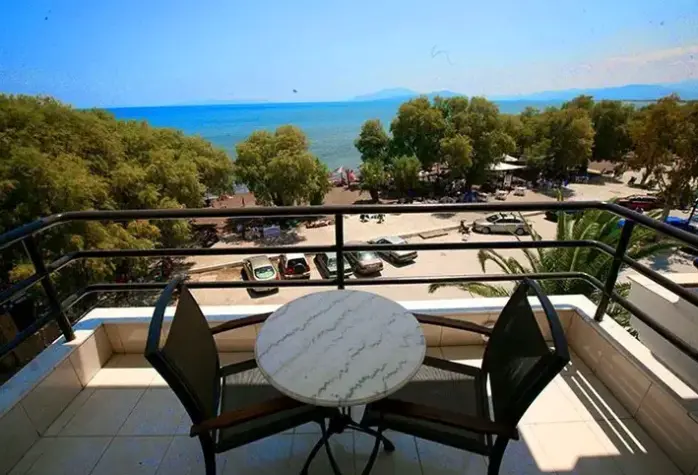 Plaża przy hotelu Tokalis Boutique & Spa