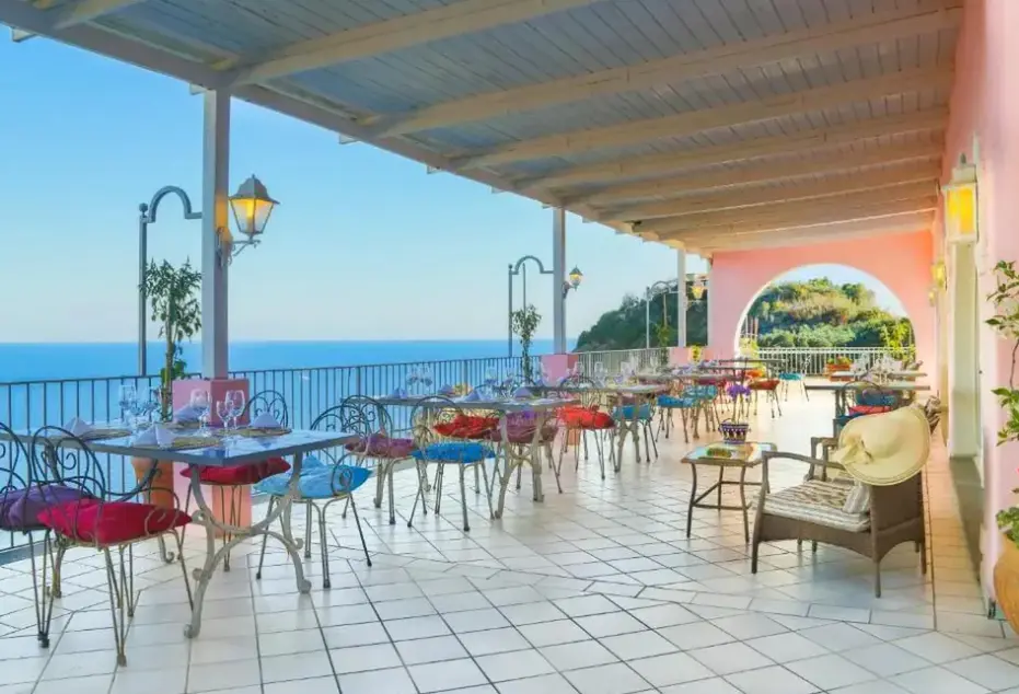 Plaża przy hotelu Torre SantAngelo