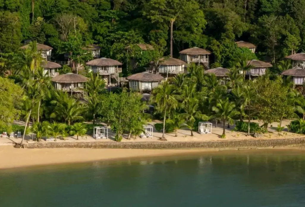 Plaża przy hotelu Treehouse Villas Koh Yao