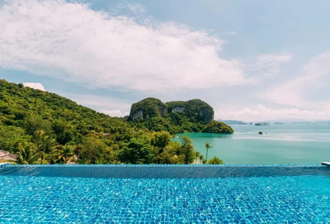 Basen w hotelu Treehouse Villas Koh Yao