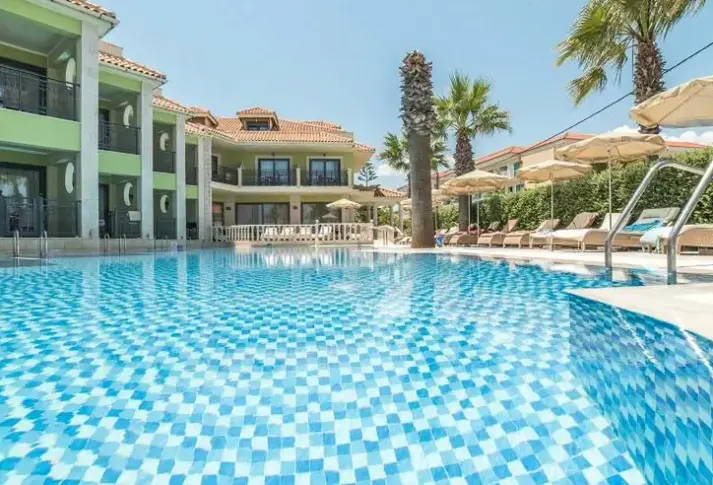 Basen w hotelu Tsilivi Palazetto
