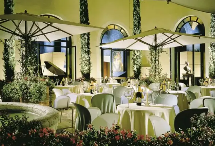 Restauracja i jedzenie w hotelu Una Empire Roma