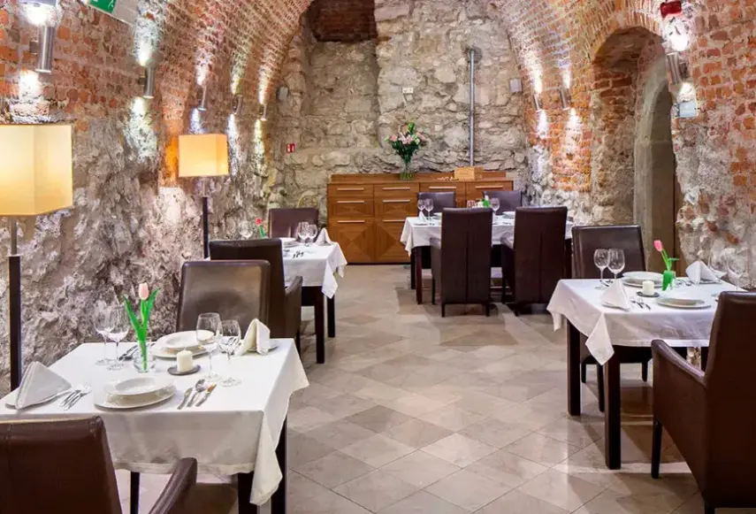 Restauracja i jedzenie w hotelu Unicus