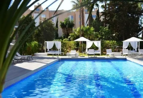 Basen w hotelu Vibra Tivoli Apartamentos