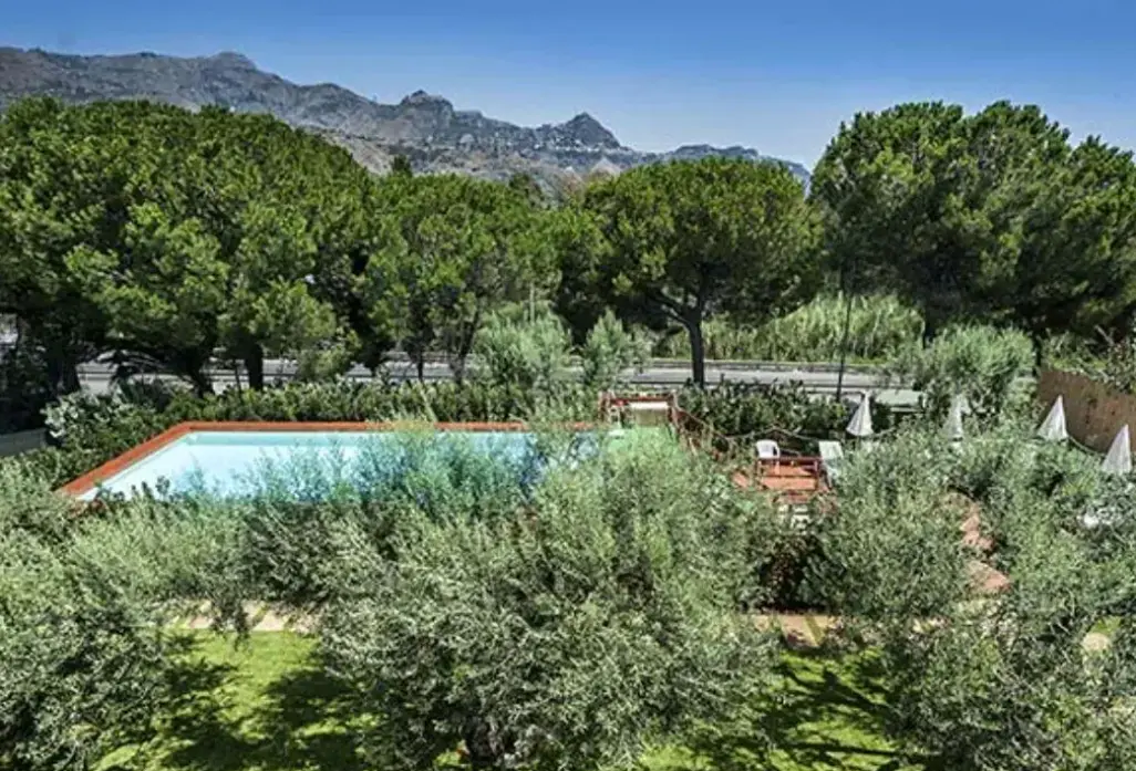 Basen w hotelu Villa Collina Residence