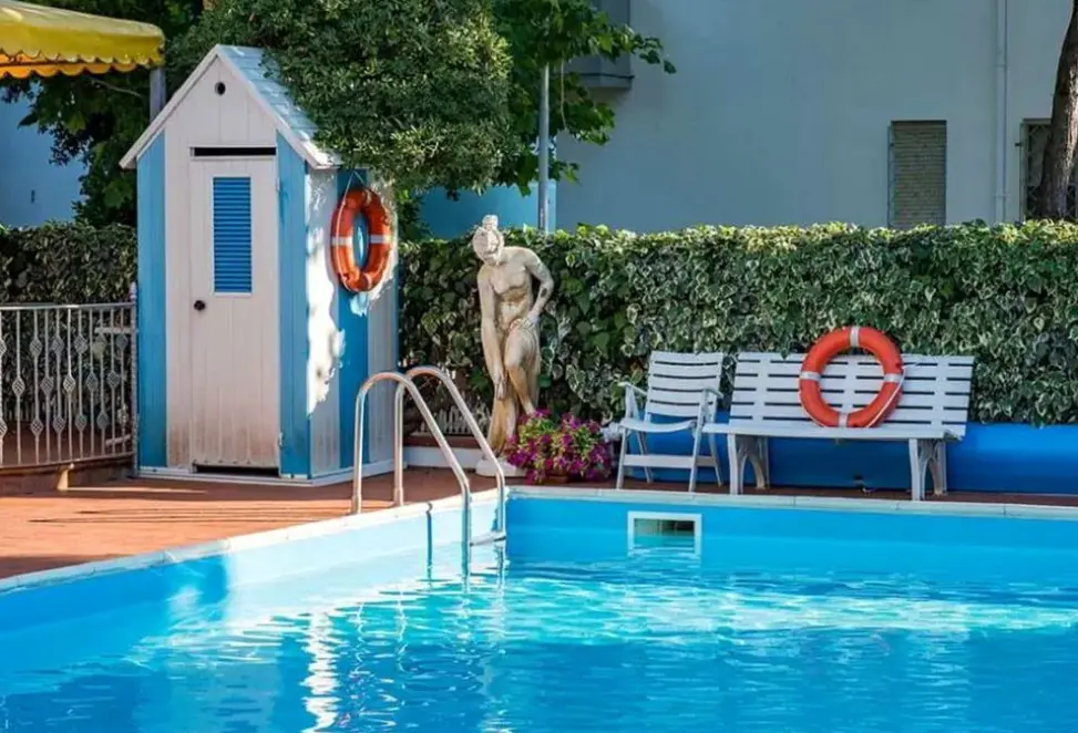 Basen w hotelu Villa Dei Fiori