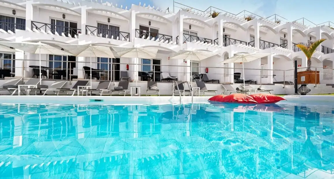Basen w hotelu Vista Bonita Lgtbi Resort